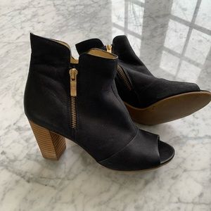 Pail Green Day maker open toe block heal.